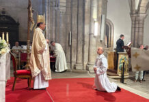 Unha Igrexa en festa: ordenación sacerdotal de Víctor Andrés Segura